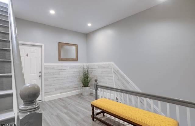 221 Sussex Ave