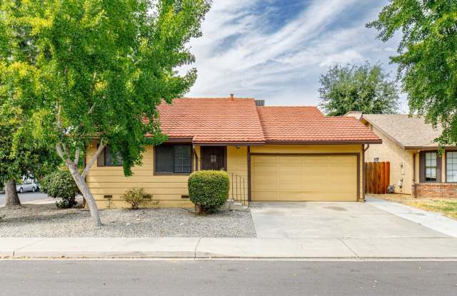 Photo of 3 bed 2 bath home for RENT in Modesto by Highway 99 and Costco!