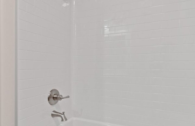 Newer Townhome, $400.00 off your first months rent!!!