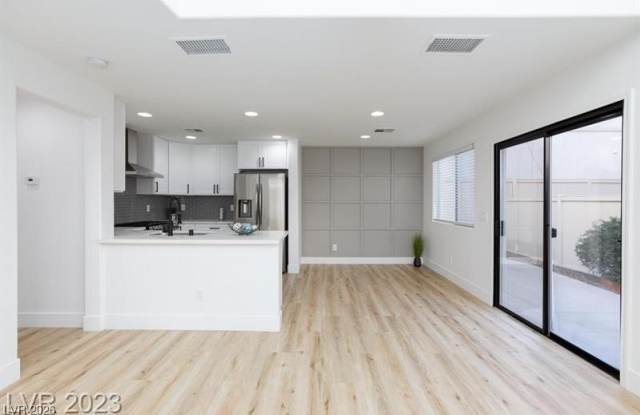 971 Grand Cerritos Avenue