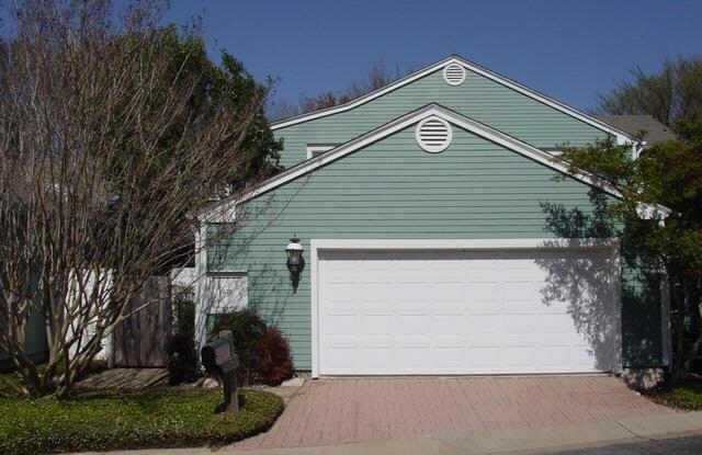 Photo of UT PRE-LEASE: Updated 3 bed / 2 bath Townhouse in Hyde Park