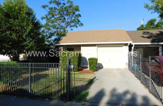 Spacious 2bd/2ba Halfplex with Garage near Fruitridge  Hwy 99 - 5830 41st Street, Lemon Hill, CA 95824