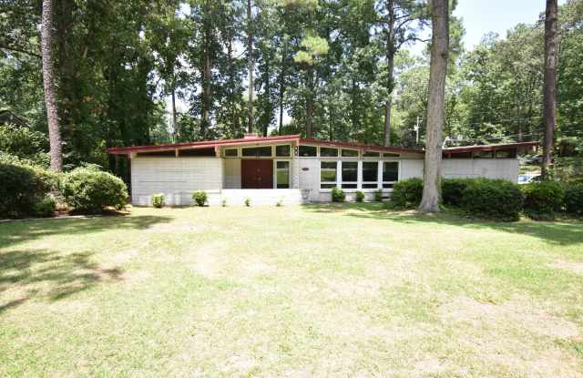 3 Bedroom and 2.5 Bath Home (Pets Considered)
