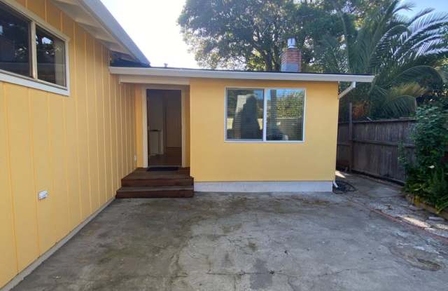 Photo of Bright  Cheery 2 Bedroom Home