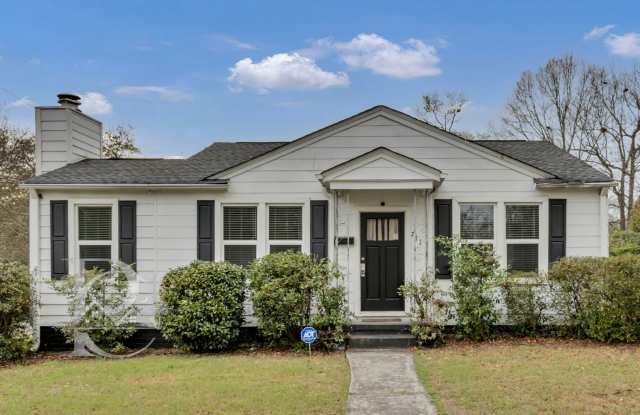 CHARMING HOME IN ROSEWOOD