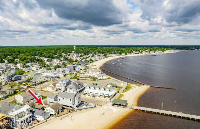 504 E Riviera Avenue