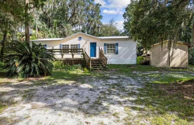 Photo of Spacious 3/2 Home on Nearly an Acre in Fernandina Beach