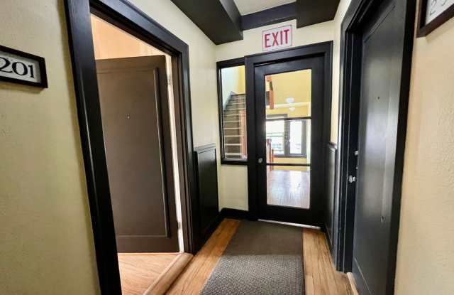 Spacious 1 Bedroom Apartment at The Novell - Close to UW Campus and Light Rail