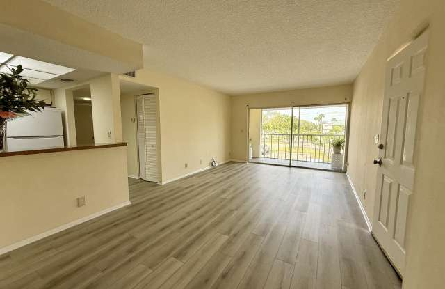 1520 SE Royal Green Circle