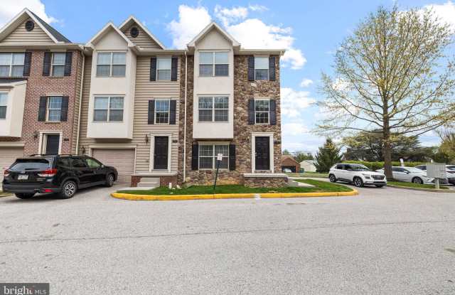 24 SHADY TREE Court