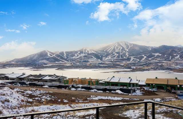 674 E Silver Hill Loop