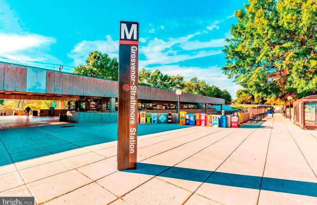 Photo of 10654 MONTROSE Avenue unit: 3