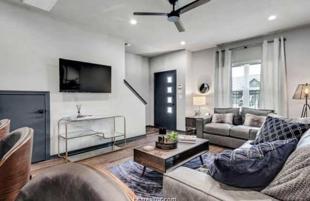 1451 Associates Ave #616