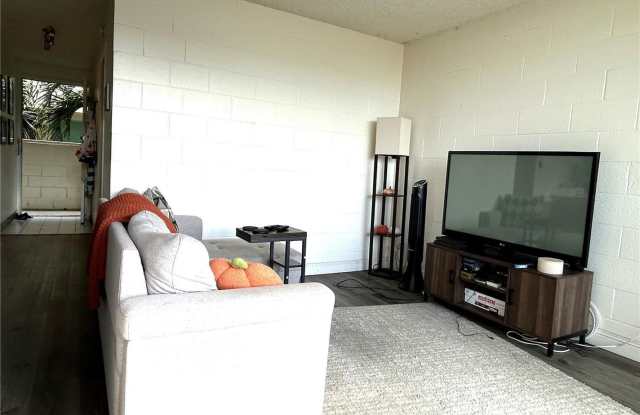 Spacious 1 bedroom! Great Location!