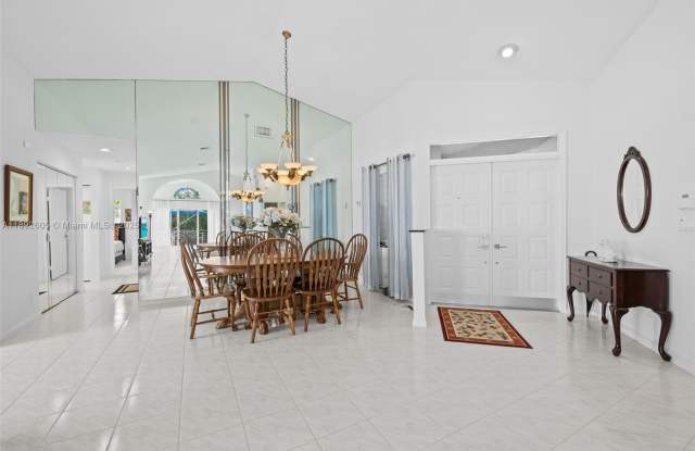 9650 Harbour Lake Cir