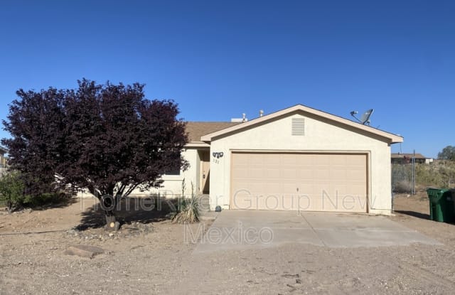 121 2nd St NE - 121 2nd Street Southeast, Rio Rancho, NM 87124