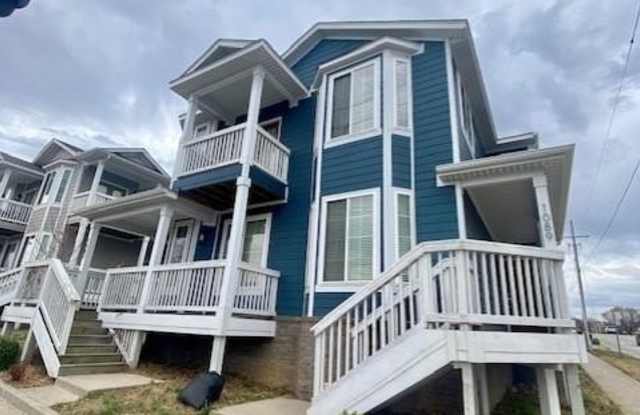 1089  N Leverett  AVE