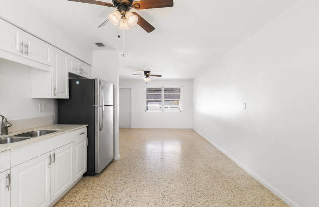 Charming 2BR/1BA with Fenced Yard & Outdoor Shower – Available Now