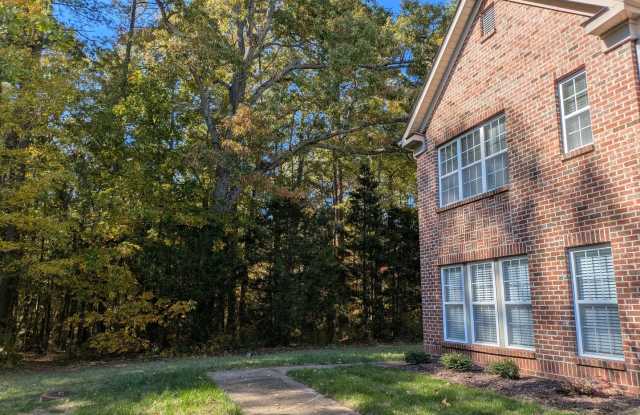 Charming 2BR Townhome in Raleigh