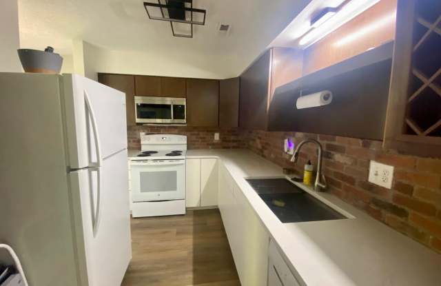 617 Pine Ridge Place