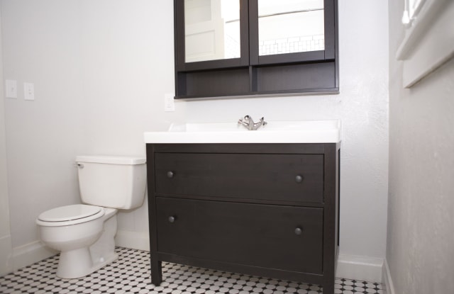 Photo of 713 East Obryant Street