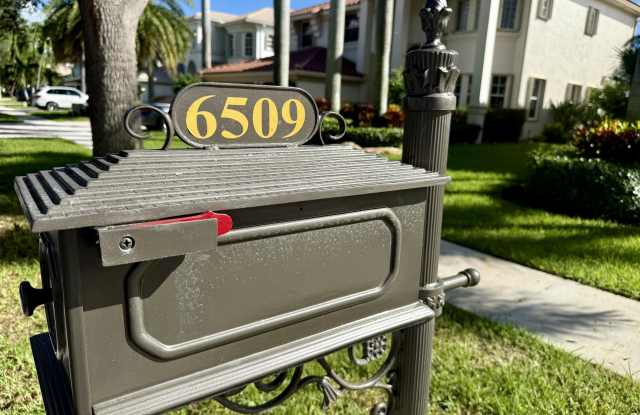 6509 Stonehurst Circle