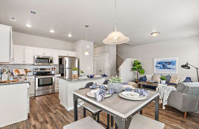 Sunnyvale Village - HOLIDAY MOVE-IN SPECIAL: GET 1 MONTH FREE!