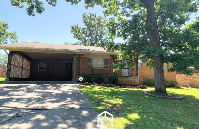 4700 N Locust St