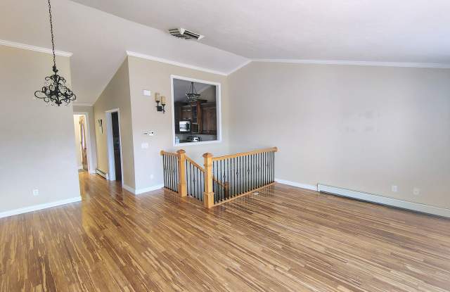 422 1/2 Prospectors Point - 1