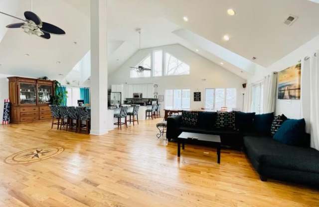 820 BAY FRONT Avenue