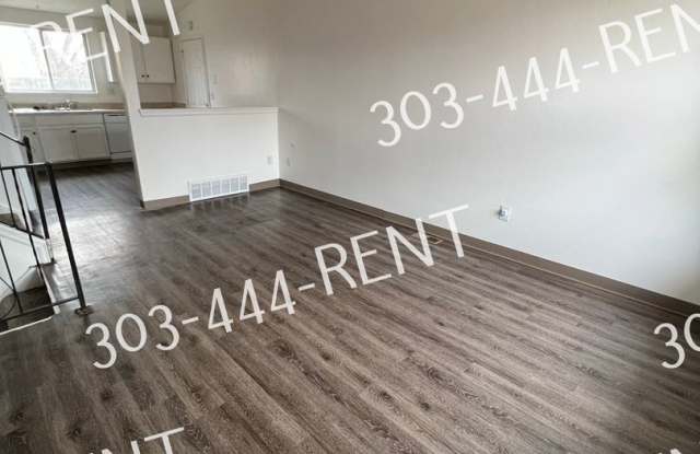 HOLIDAY MOVE IN SPECIAL $250 OFF OF THE 1ST MONTHS RENT!