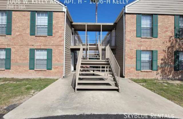 1006 W Kelly Ave