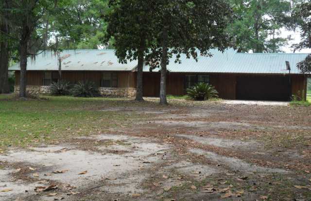 422 NW BELL LAKE CT - 422 Northwest Bell Lake Court, Columbia County, FL 32055