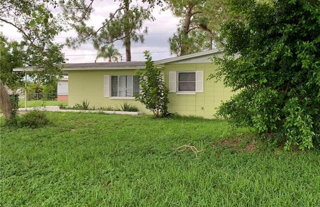 903 Perry AVE - 903 Perry Avenue, Lehigh Acres, FL 33936