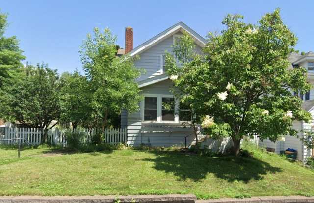 Photo of 630 N 16th Ave E- Available June!