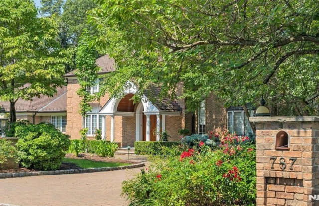 787 Peach Tree Lane
