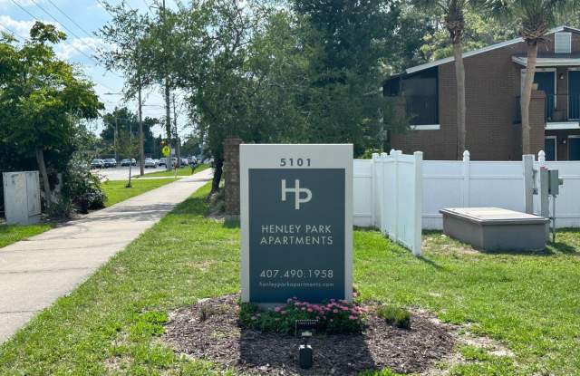 1BD/1BA Apartment off Curry Ford in Henley Park Apartments! - 5105 Curry Ford Road, Orlando, FL 32812