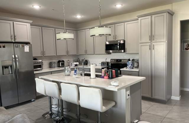 155 N Lakeview Boulevard