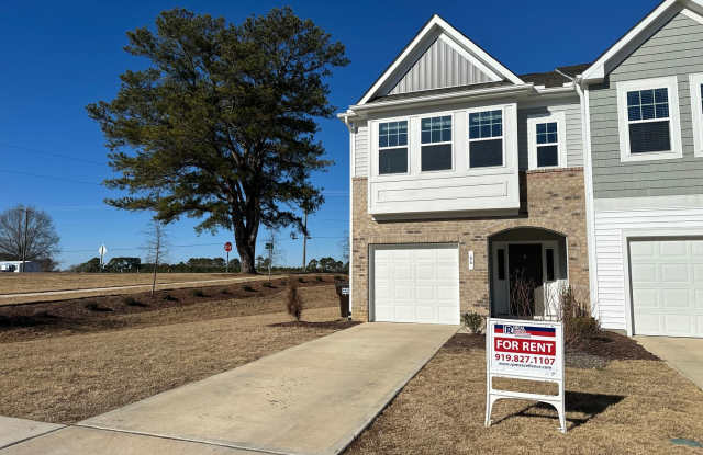 Gorgeous 3 Bedroom End Unit Townhome, Available Now!