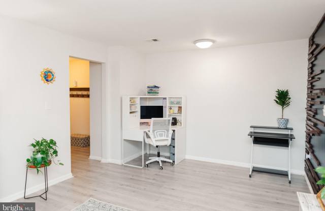 9576 JAYHAWK Terrace