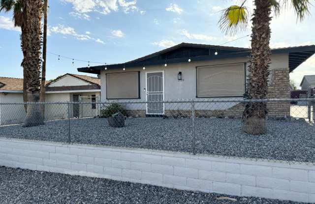 Charming 3-Bedroom Home with Modern Upgrades  River Access in Holiday Shores, Bullhead City