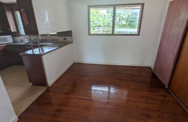 2379 Kilauea Avenue - 3 BEDROOM