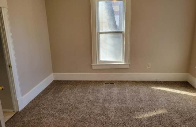 604 North Catalpa Street - 1