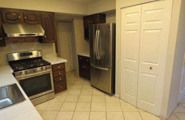 6240 PATRICK HENRY Court