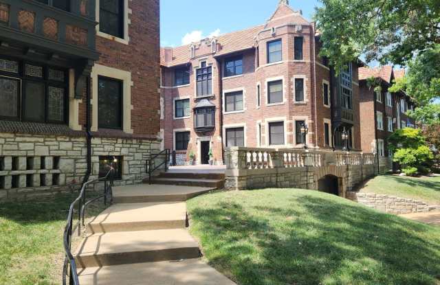 7556-7560 Byron Pl