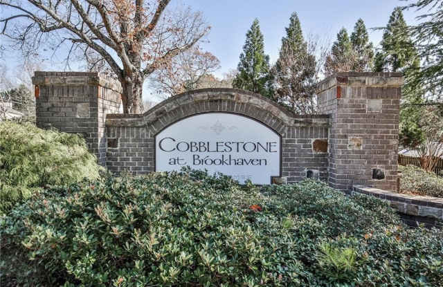 1934 Cobblestone Circle NE