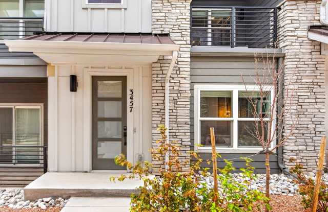 Spacious 4BR Townhome in Colorado Springs