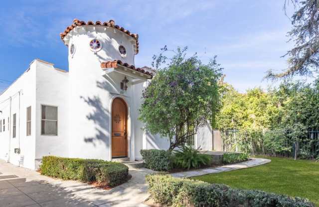 Photo of 1557 N Stanley Ave