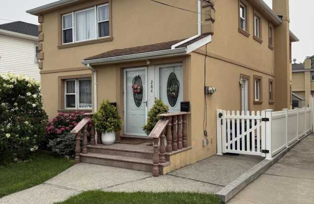 284 Fairbanks Avenue