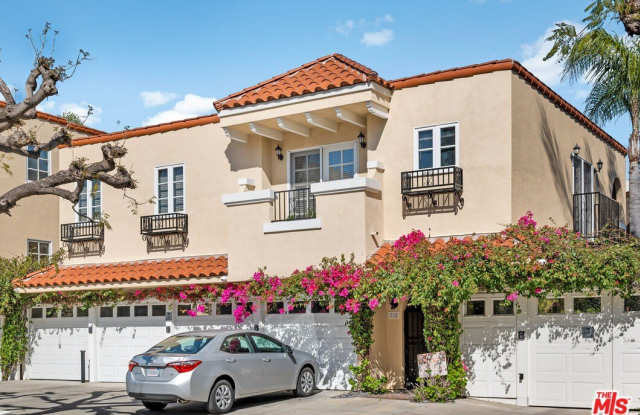 910 N Alfred St unit: 1